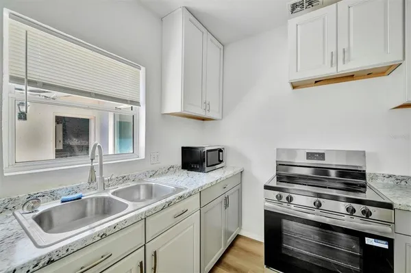 $3,000 | 6348 7th Avenue North, St. Petersburg, FL 33710