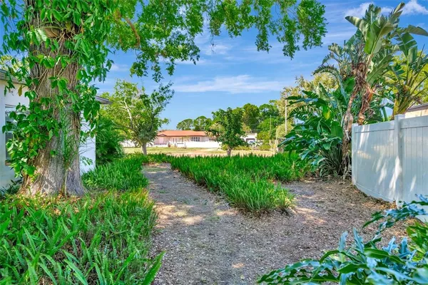 $3,000 | 6348 7th Avenue North, St. Petersburg, FL 33710