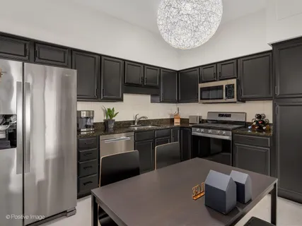$299,000 | 1 South Lincoln Avenue, Unit 410, Lombard, IL 60148