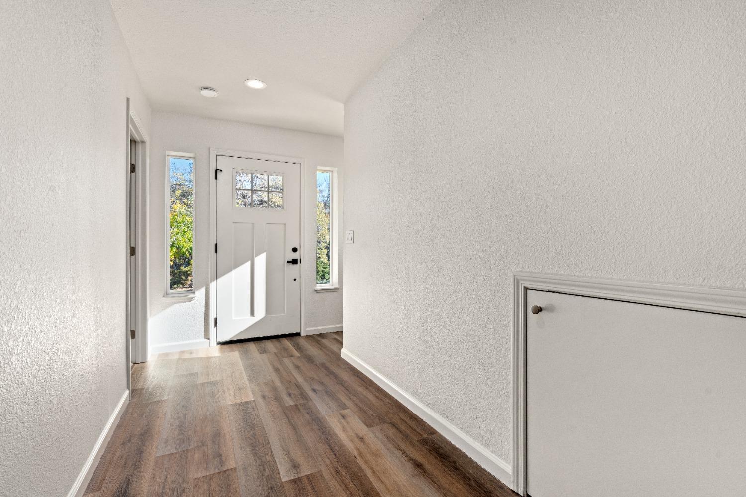16153 Indian Springs Road Penn Valley, CA 95946 - Photo 28 of 64 a view of a hallway with wooden floor