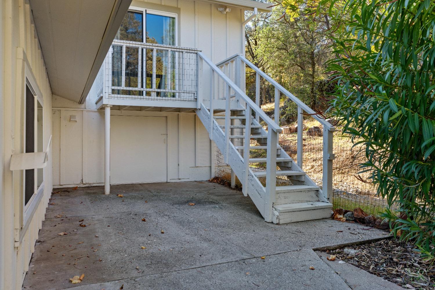 16153 Indian Springs Road Penn Valley, CA 95946 - Photo 42 of 64 a view of entryway