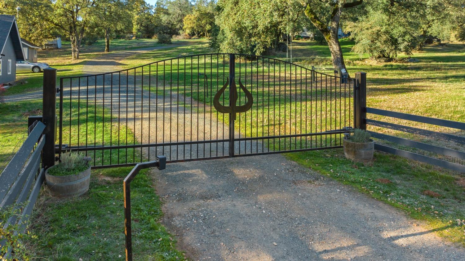 16153 Indian Springs Road Penn Valley, CA 95946 - Photo 64 of 64 a view of a tennis court with a basket ball court