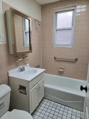$1,825 | 436 Anderson Avenue, Unit 4, Cliffside Park, NJ 07010