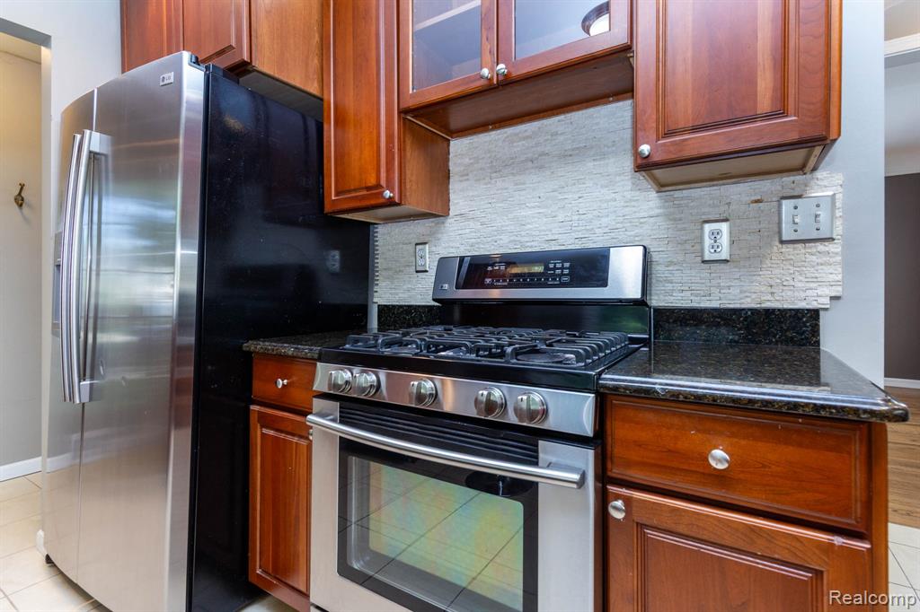 4237 Wakefield Road Berkley, MI 48072 - Photo 9 of 37