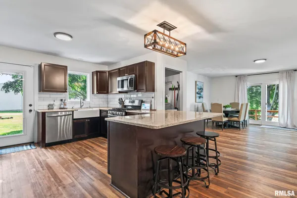 $699,900 | 5037 Wesley Chapel Road, New Berlin, IL 62670