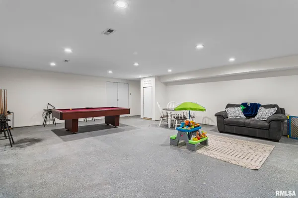 $699,900 | 5037 Wesley Chapel Road, New Berlin, IL 62670