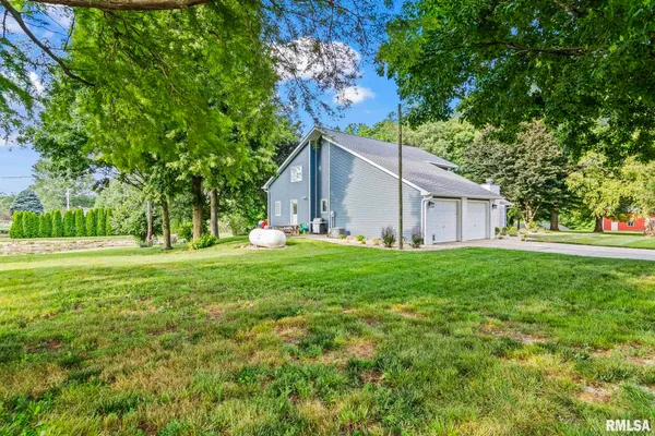 $699,900 | 5037 Wesley Chapel Road, New Berlin, IL 62670