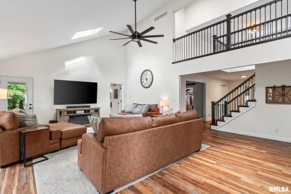 $699,900 | 5037 Wesley Chapel Road, New Berlin, IL 62670