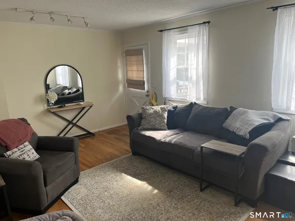 $2,700 | 1283 Hope Street, Unit 5, Stamford, CT 06907