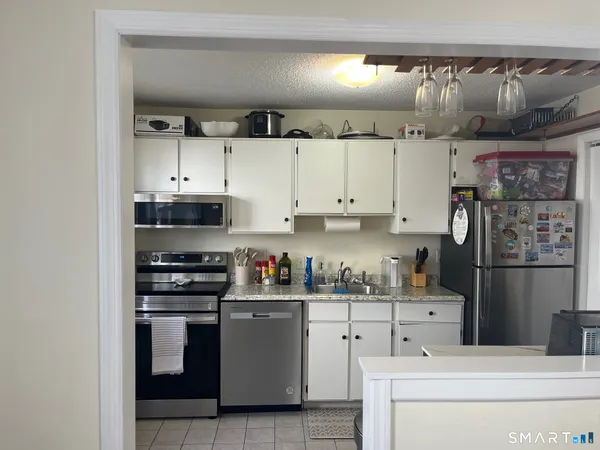 $2,700 | 1283 Hope Street, Unit 5, Stamford, CT 06907