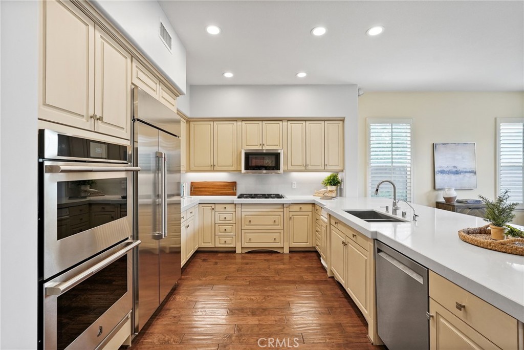 20356 Vía Cellini Porter Ranch, CA 91326 - Photo 12 of 62