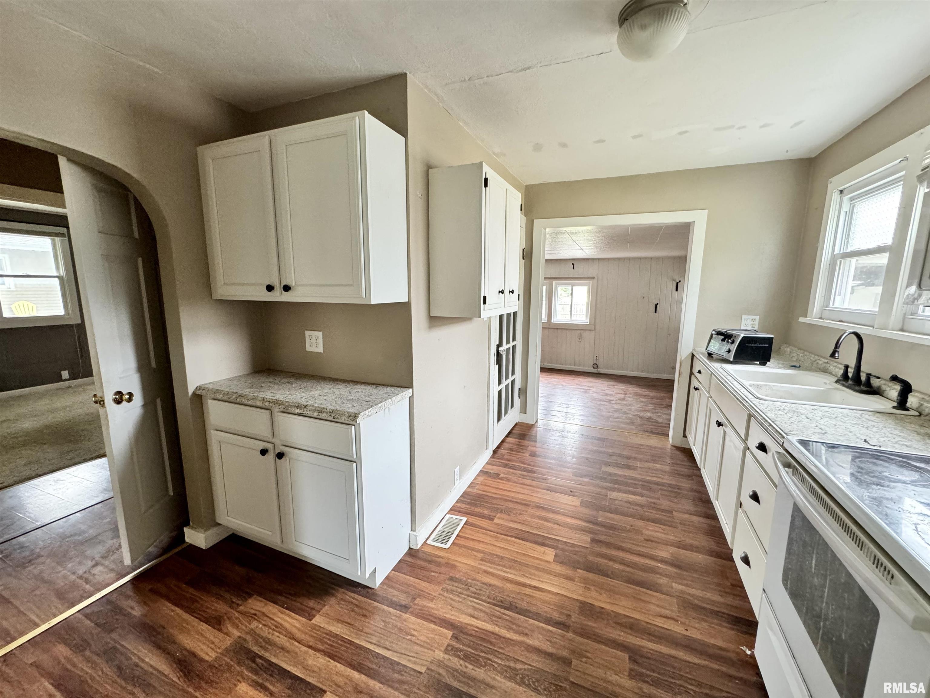 220 East Washington Mount Sterling, IL 62353 - Photo 12 of 16