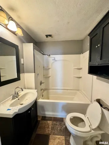 $70,000 | 220 East Washington, Mount Sterling, IL 62353