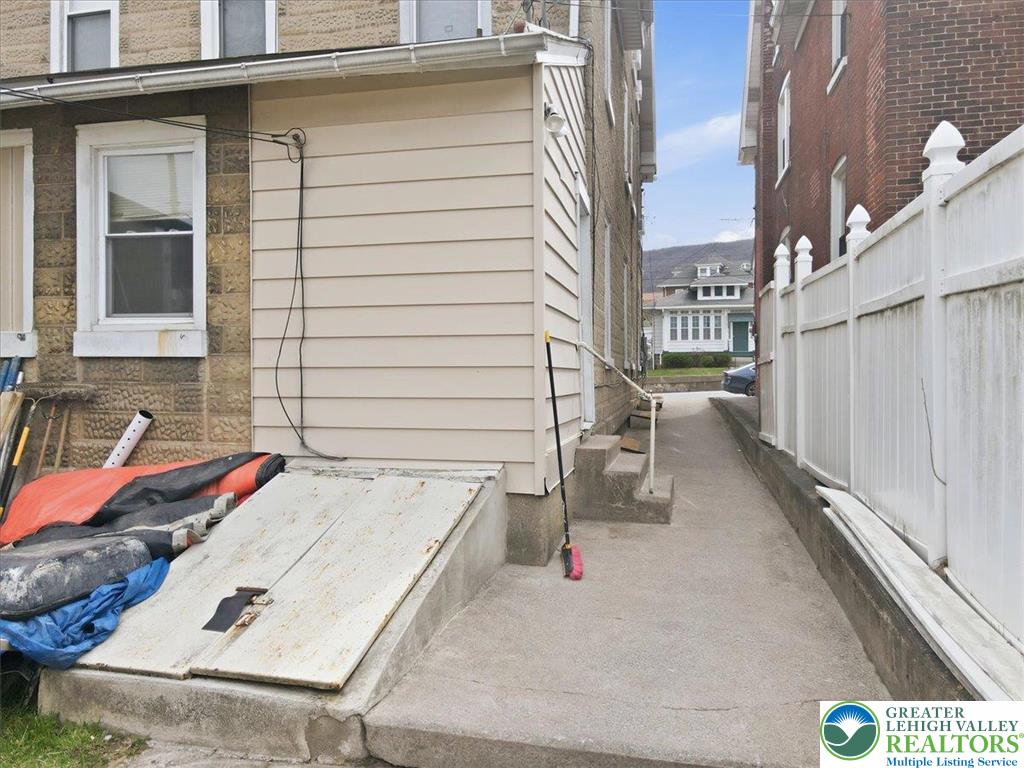 921 Broadway Fountain Hill, PA 18015 - Photo 66 of 93