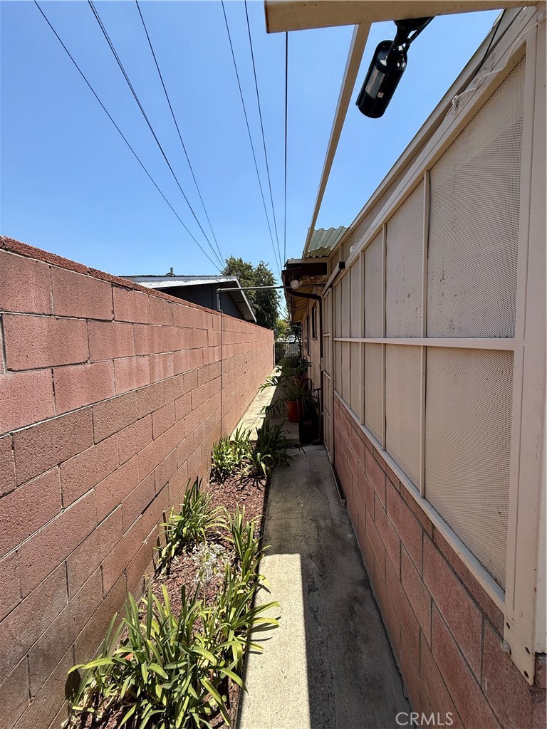221 South Ranburn Avenue Azusa, CA 91702 - Photo 6 of 7