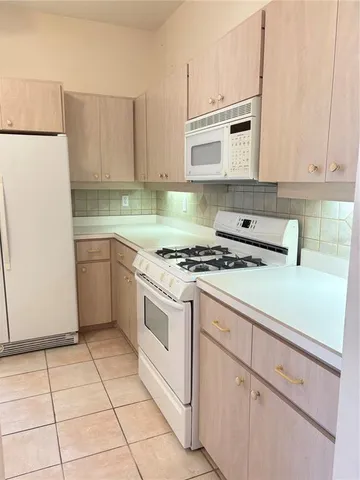 $2,700 | 2338 Tami Sola Street, Sarasota, FL 34237