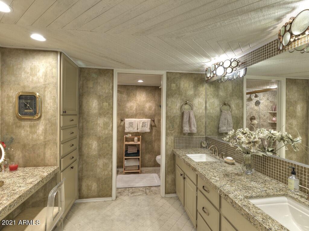 4446 East Camelback Road, Unit 109 Phoenix, AZ 85018 - Photo 14 of 29 Master Bathroom