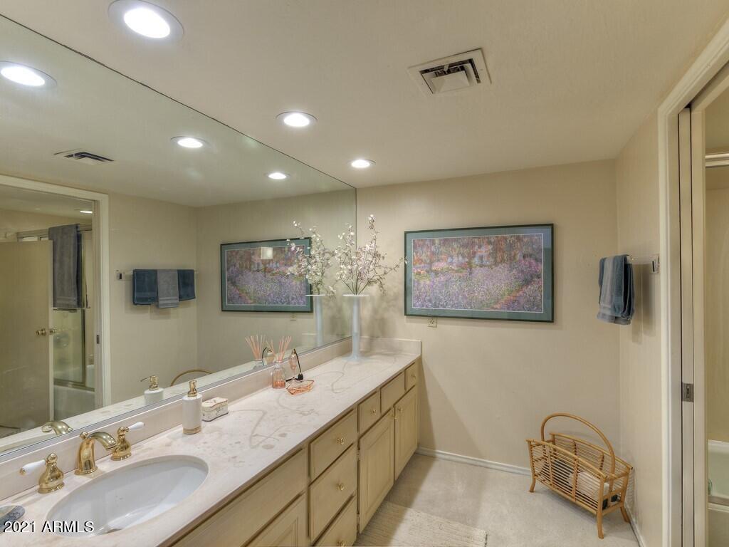 4446 East Camelback Road, Unit 109 Phoenix, AZ 85018 - Photo 20 of 29 2nd Bathroom