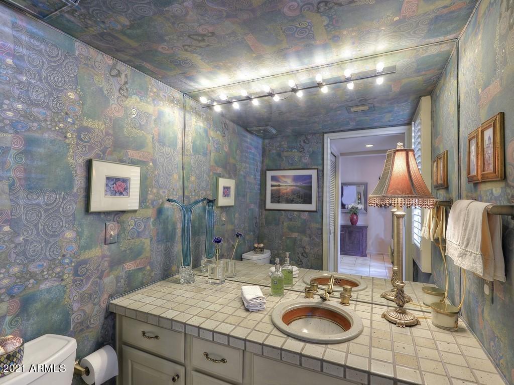 4446 East Camelback Road, Unit 109 Phoenix, AZ 85018 - Photo 4 of 29 Powder Room