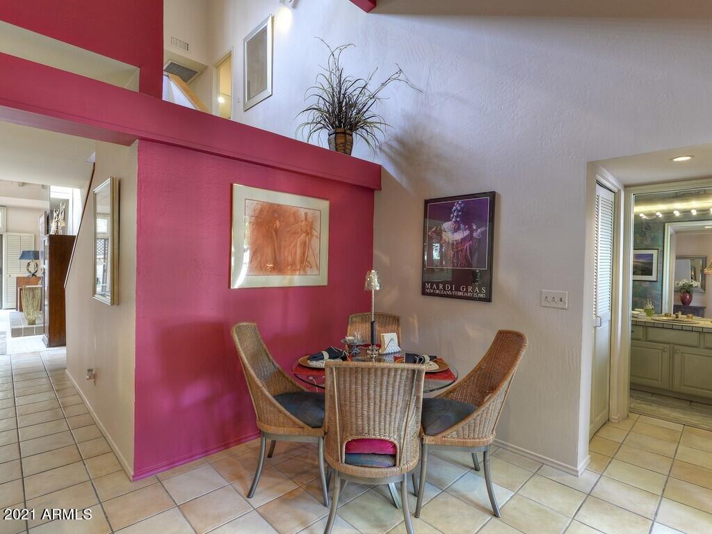 4446 East Camelback Road, Unit 109 Phoenix, AZ 85018 - Photo 5 of 29 Cozy Eating Area