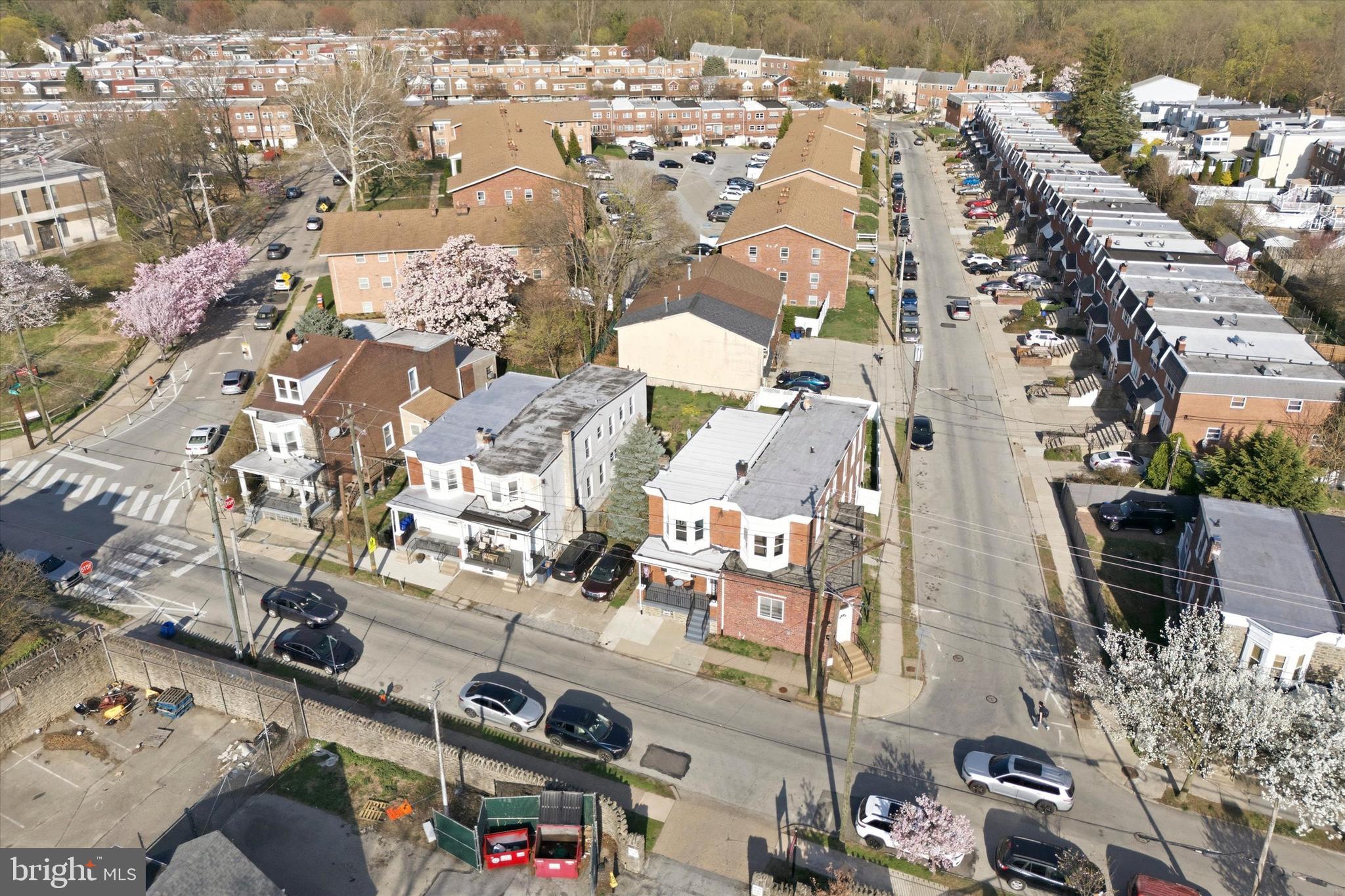 425 Righter Street Philadelphia, PA 19128 - Photo 32 of 35 an aerial view of residential houses with outdoor space