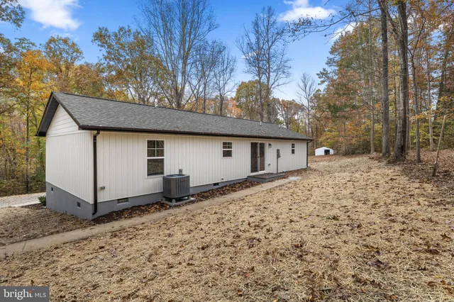a view of backyard with trees