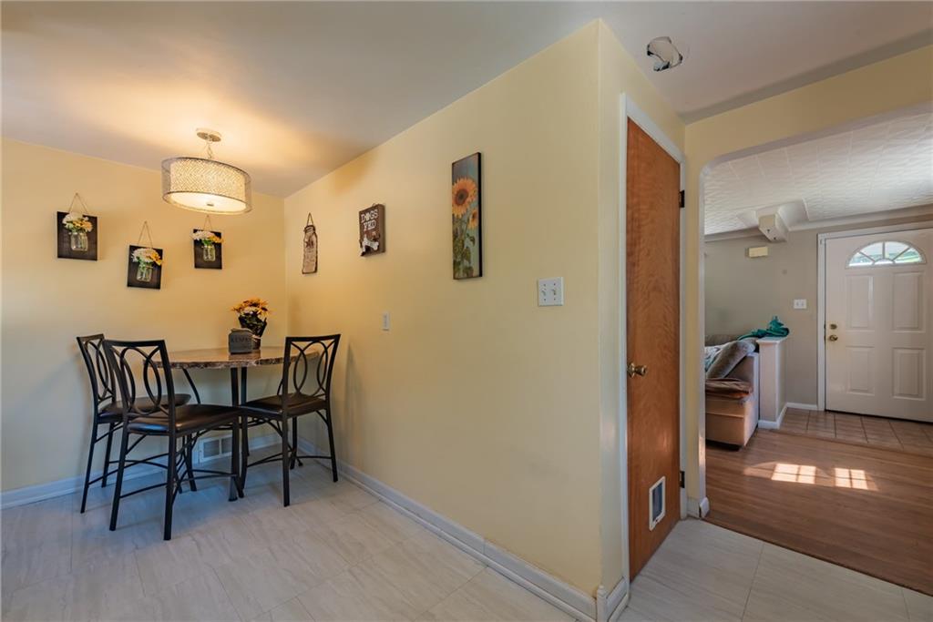 236 McWilliams Road Trafford, PA 15085 - Photo 4 of 25 Light and bright dining space