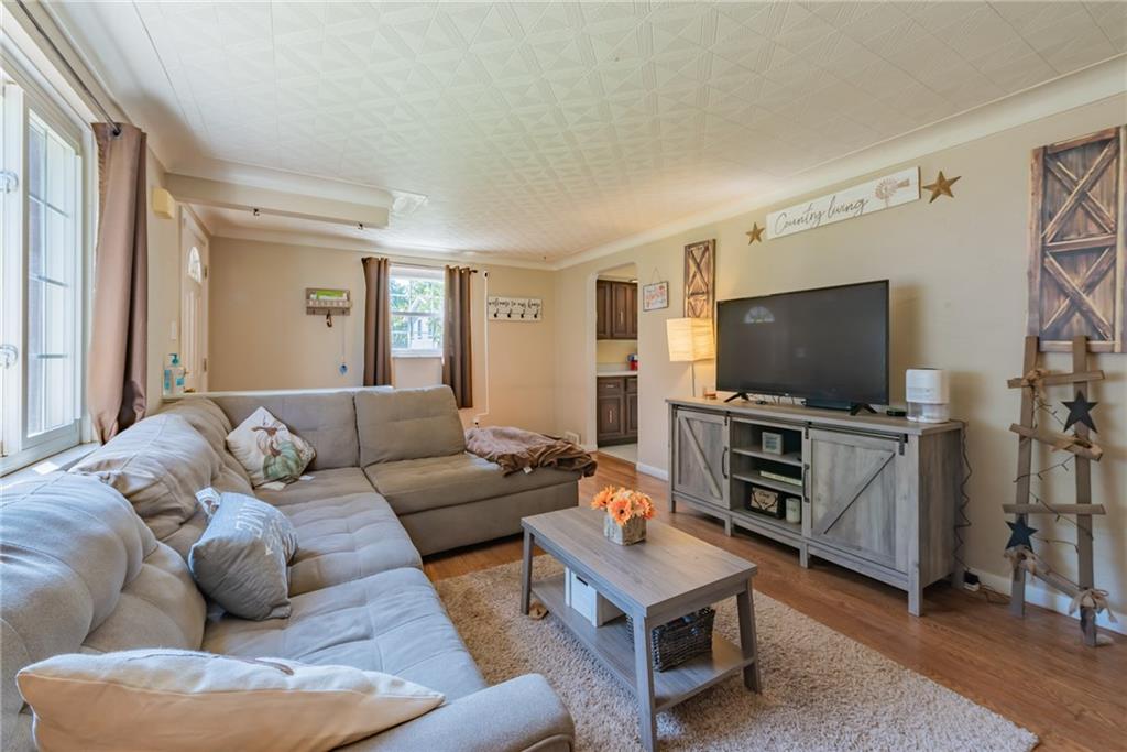 236 McWilliams Road Trafford, PA 15085 - Photo 6 of 25 Make yourself at home in this living room