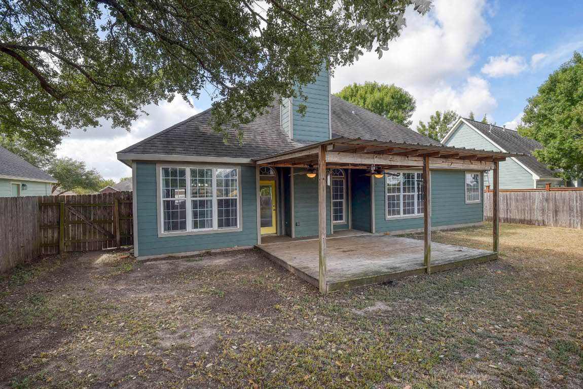 340 Rose Mayer Loop La Grange, TX 78945 - Photo 28 of 30 a house with trees in the background