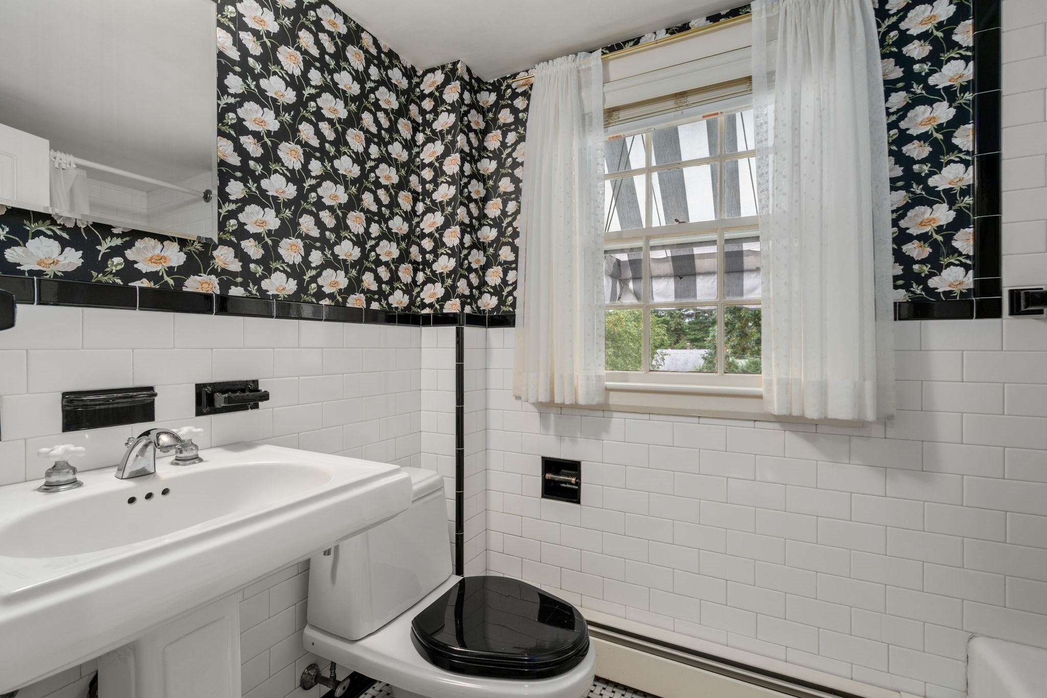9 Oakley Road Dover, MA 02030 - Photo 15 of 37 Gallery Image 15