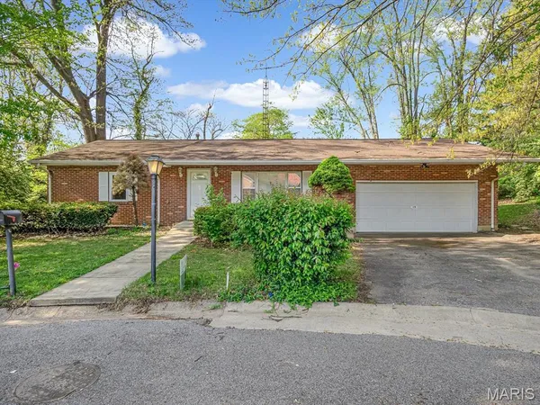 $150,000 | 15 Gerri-Ann Drive, Belleville, IL 62220