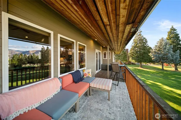 $899,900 | 530 South Lynn Avenue, East Wenatchee, WA 98802