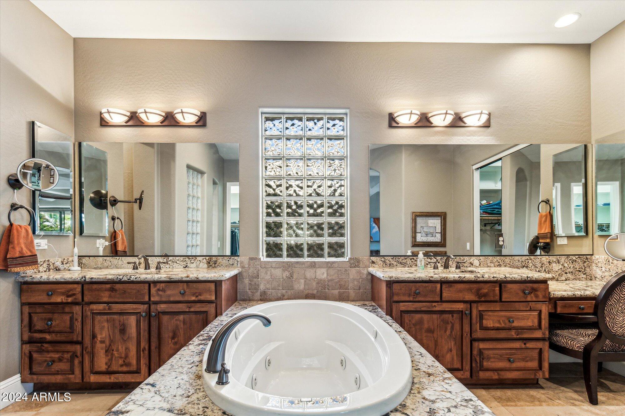 18095 West Narramore Road Goodyear, AZ 85338 - Photo 22 of 48 Jetted tub