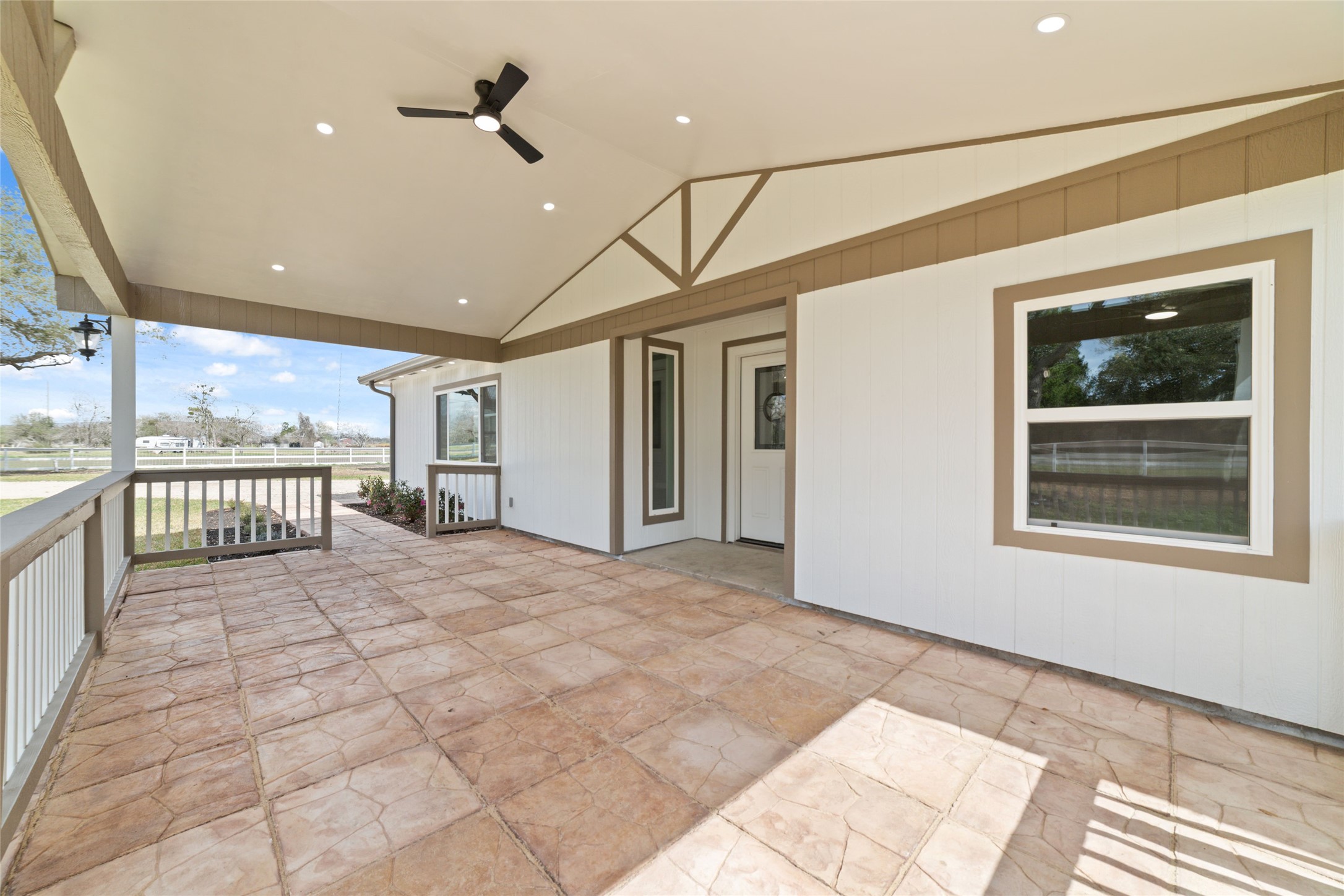 13431 Vrlla Road Guy, TX 77444 - Photo 27 of 32 a view of a hallway with a window
