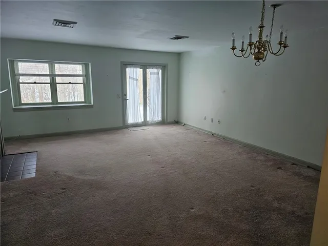 $3,000 | 37 Lawton Brook Lane, Portsmouth, RI 02871