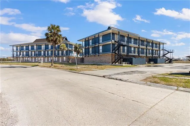 $1,350 | 4289 Lac Saint Pierre Drive, Unit 204, Harvey, LA 70058