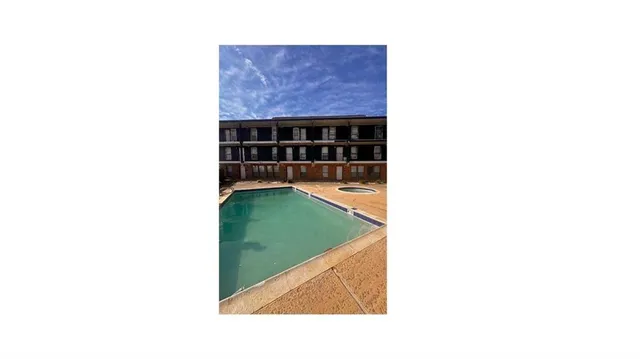 $1,350 | 4289 Lac Saint Pierre Drive, Unit 204, Harvey, LA 70058