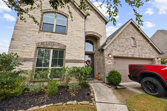 a view of a house with a yard and garage