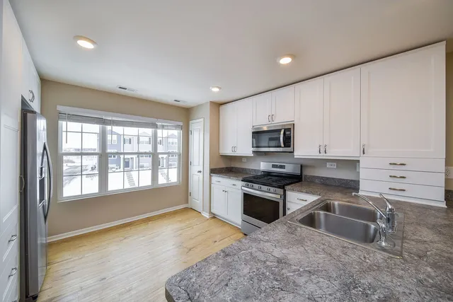 $2,800 | 2480 BELLA Drive, Pingree Grove, IL 60140