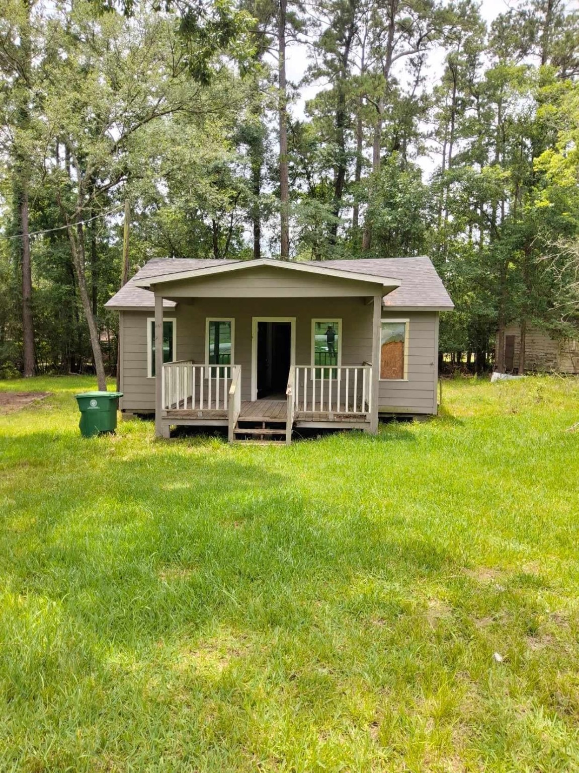 933 Shore Shadow Houston, TX 77336 - Photo 17 of 17 a front view of house with yard and green space