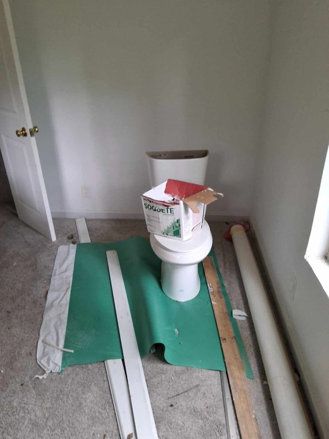 933 Shore Shadow Houston, TX 77336 - Photo 6 of 17 a bathroom with a sink and a mirror