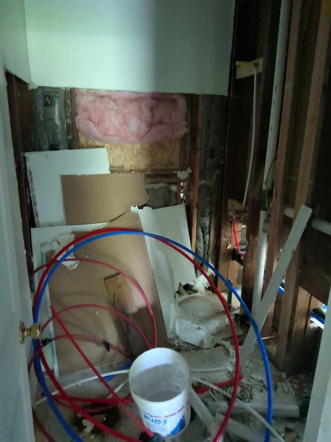 933 Shore Shadow Houston, TX 77336 - Photo 7 of 17 a room with furniture and a fireplace