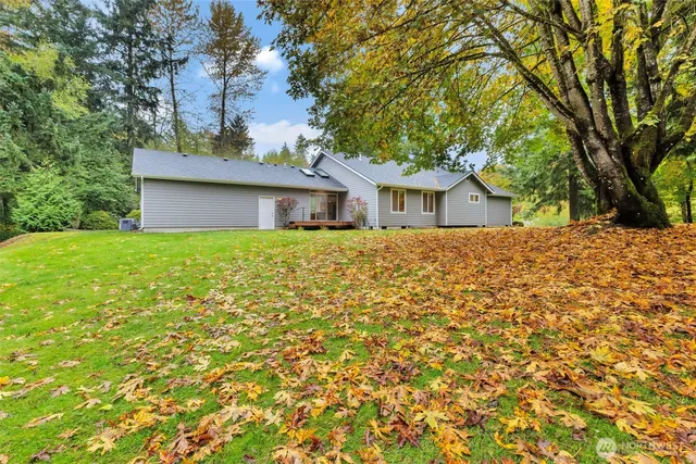 a view of a house with a small yard and plants