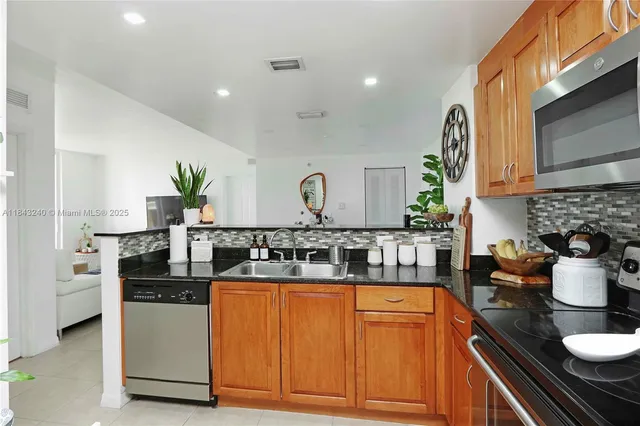 $454,000 | 215 Southwest 42nd Avenue, Unit PH08, Miami, FL 33134