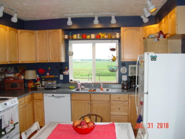 39764 County Road 352 Decatur, MI 49045 - Photo 15 of 40 Kit c