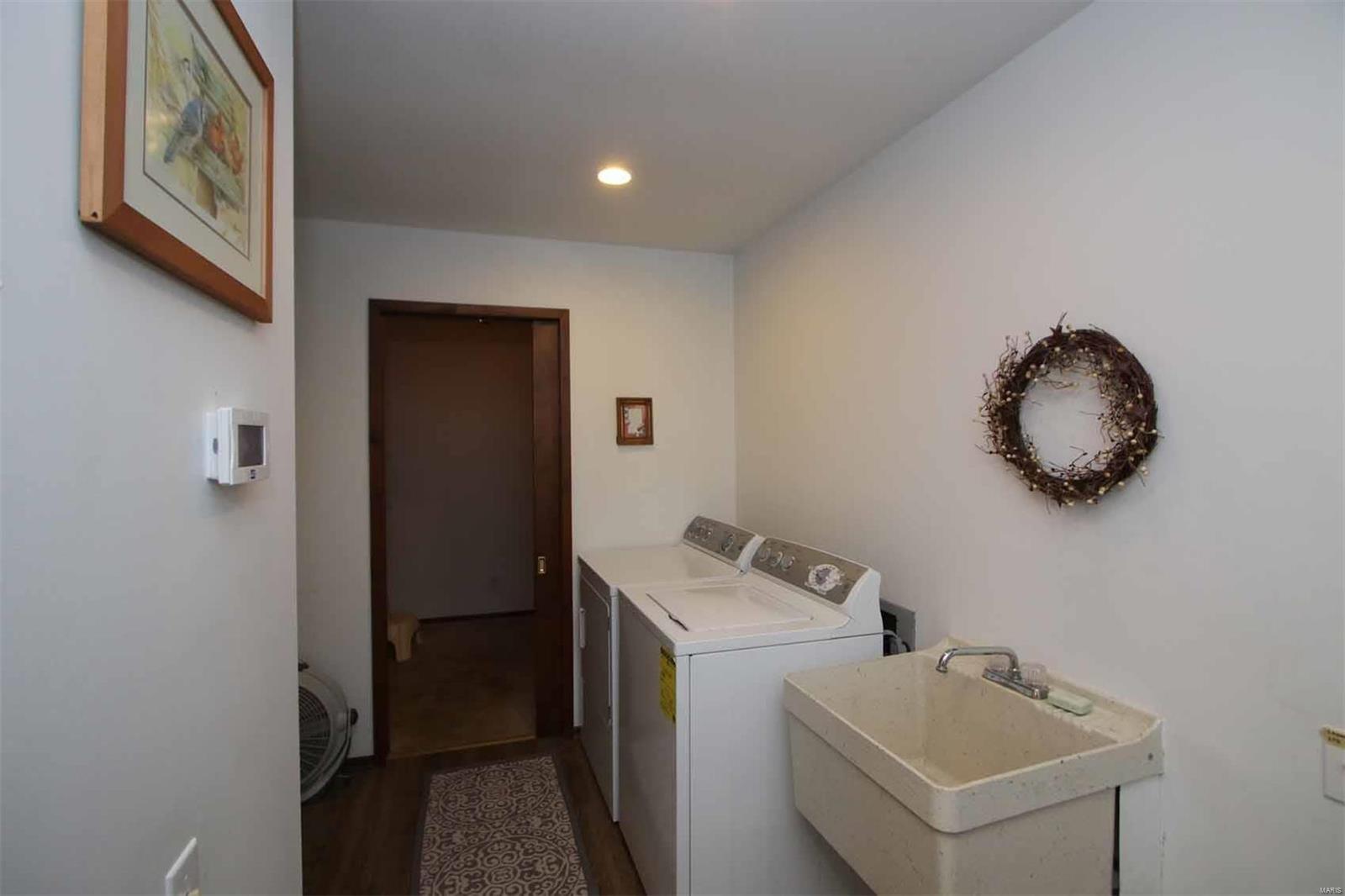 1004 Main, Unit B Alton, IL 62002 - Photo 18 of 28 Gallery Image 18