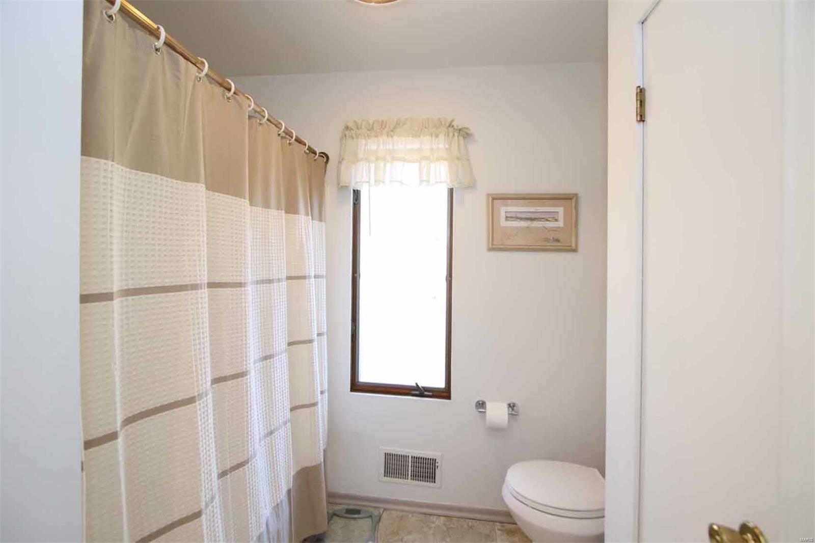 1004 Main, Unit B Alton, IL 62002 - Photo 23 of 28 Gallery Image 23