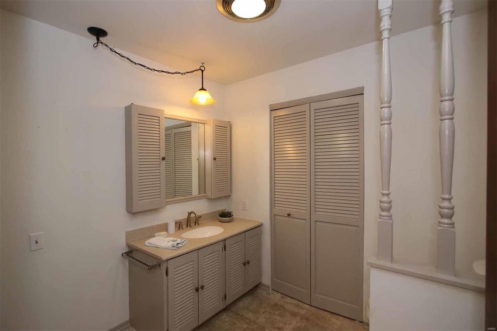1004 Main, Unit B Alton, IL 62002 - Photo 27 of 28 Gallery Image 27