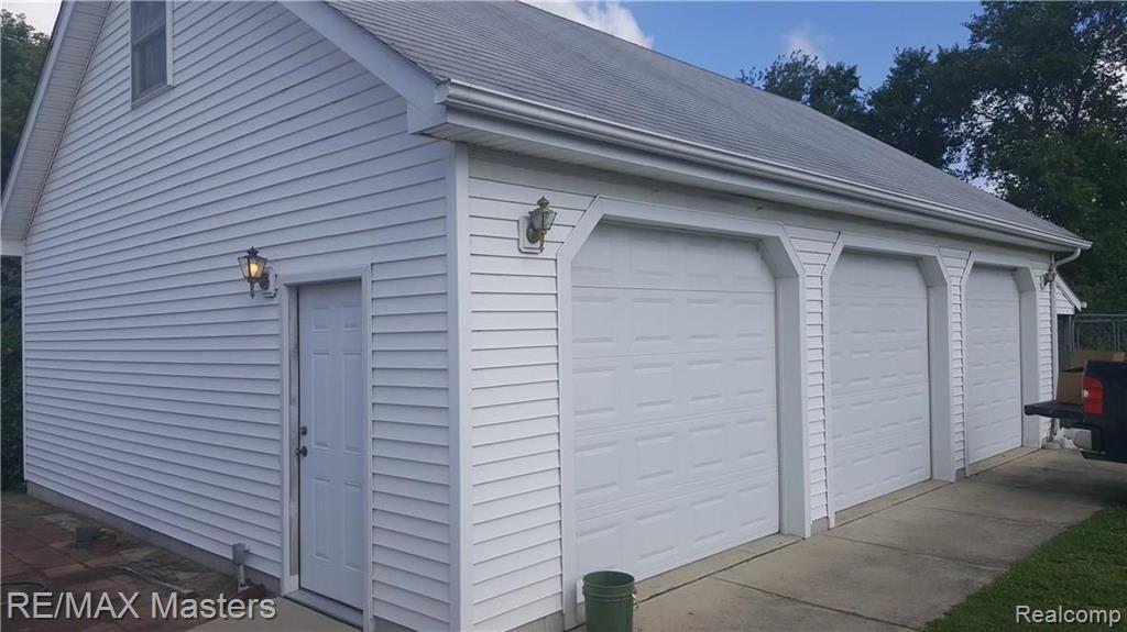 2062 West Sigler Road Carleton, MI 48117 - Photo 8 of 15