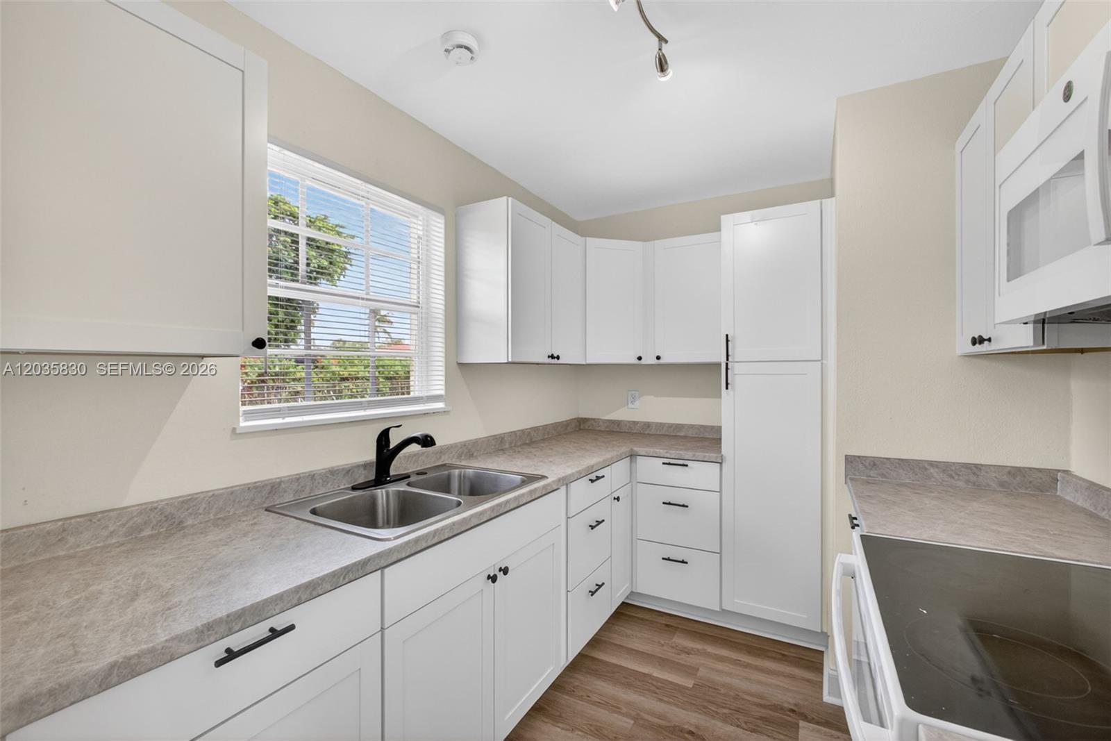 560 West 34th Street Riviera Beach, FL 33404 - Photo 10 of 54